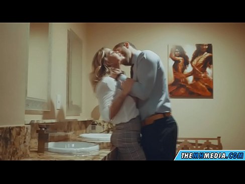❤️ Wanneer 'n rondborstige blondine jou in 'n openbare toilet verlei ❤️❌ Anale pornografie op af.villagesexvideos.ru ﹏